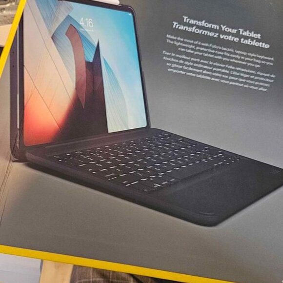 ZAGG Folio Ipad Pro 11inch case and keyboard - Picture 3 of 6